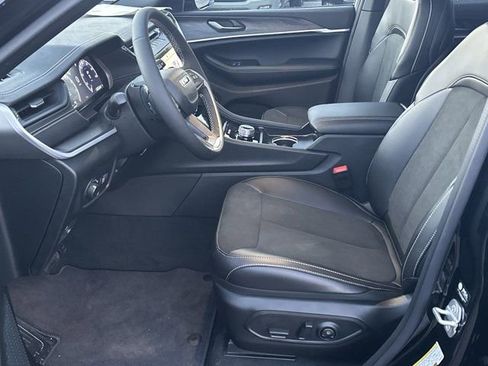 New 2026 Jeep Grand Cherokee Altitude image 9