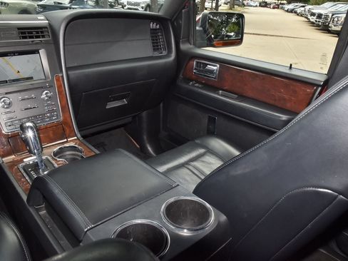 Used 2017 Lincoln Navigator L Select AWD/4WD image 18
