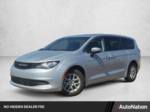 Used 2022 Chrysler Voyager LX FWD image 1