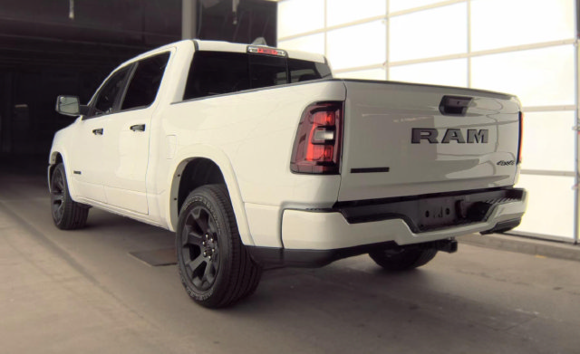 Used 2025 RAM 1500 Big Horn AWD/4WD image 4