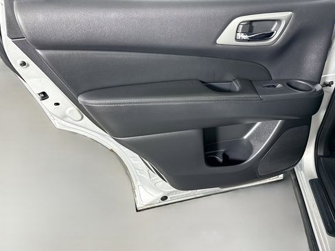 Used 2019 Nissan Pathfinder SV image 26