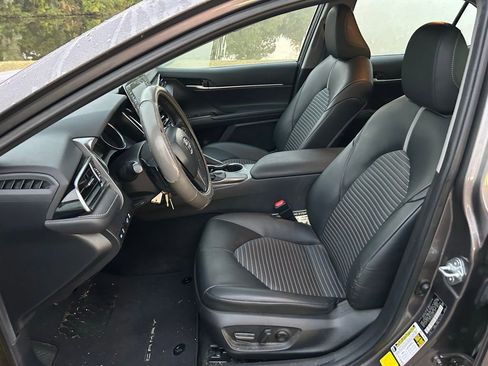 Used 2021 Toyota Camry SE image 14