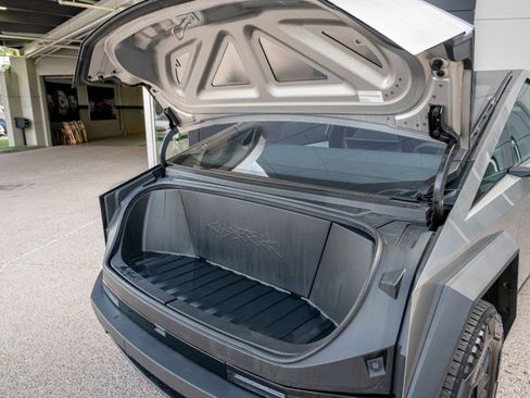 Used 2024 Tesla Cybertruck AWD Crew Cab image 6