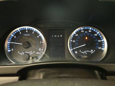 Used 2018 Toyota Highlander LE FWD image 11