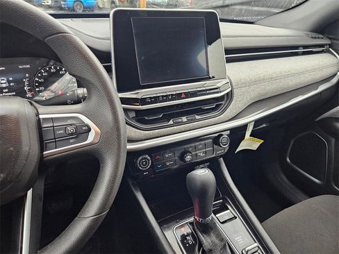 Certified 2025 Jeep Compass Sport image 21