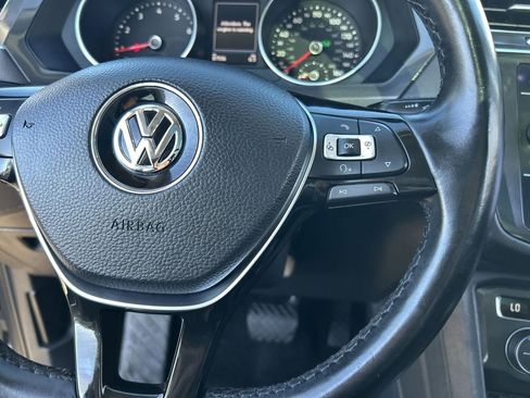 Used 2018 Volkswagen Tiguan SE w/ Panoramic Sunroof Package FWD image 23