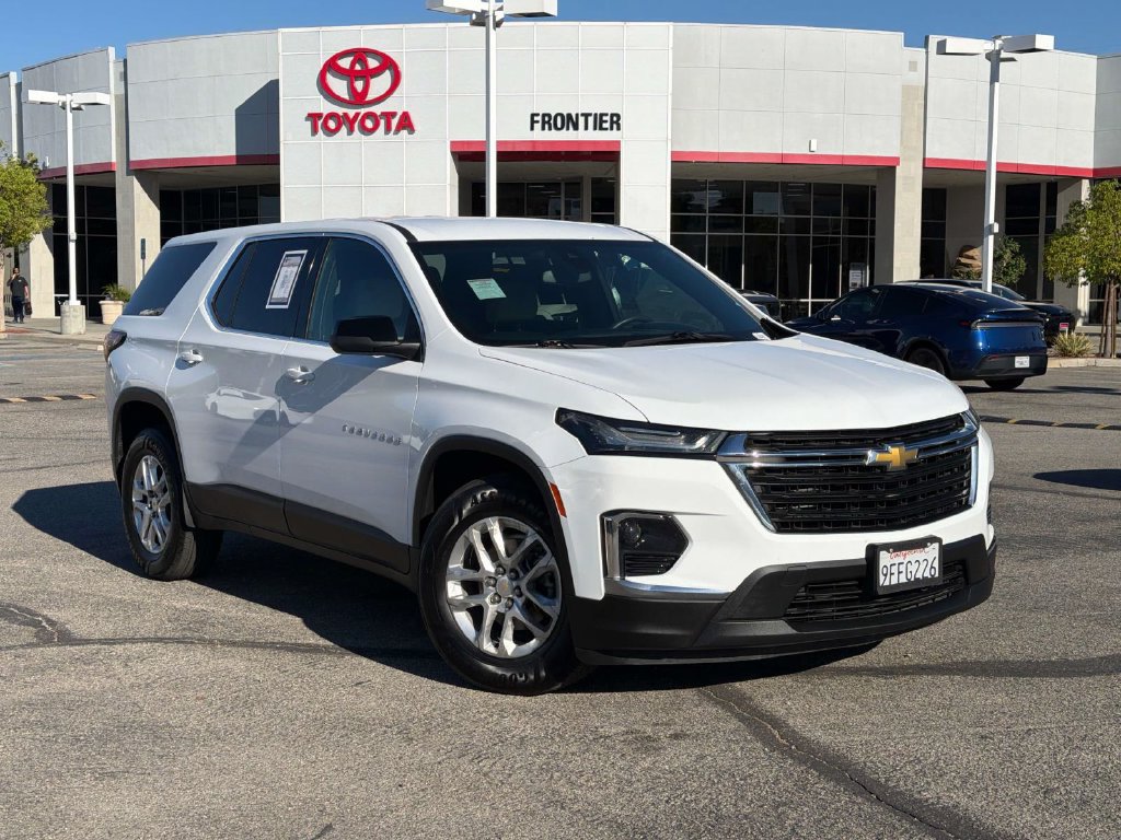 Used 2023 Chevrolet Traverse LS FWD image 1