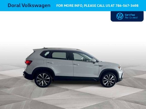 Used 2024 Volkswagen Taos SE FWD image 9