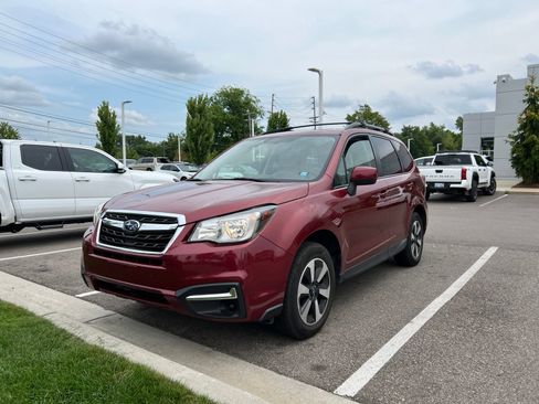 Used 2017 Subaru Forester 2.5i Premium w/ All-Weather Package AWD/4WD image 3
