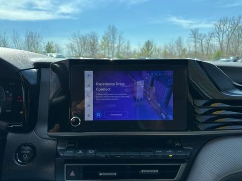 Used 2025 Toyota Camry SE w/ Convenience Package image 39