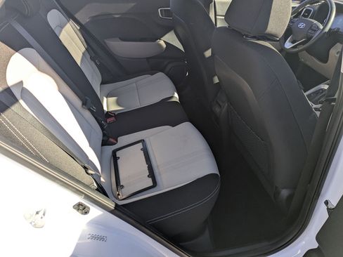 Used 2024 Hyundai Venue SEL image 31