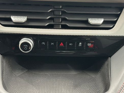 Used 2025 Ford Explorer Active w/ Active Comfort Package image 22