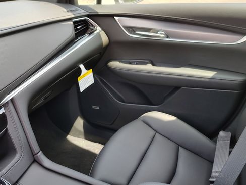 New 2025 Cadillac XT6 Luxury w/ LPO, Premium Carpet Package image 31