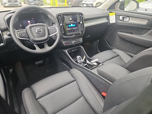 New 2026 Volvo XC40 B5 Plus w/ Climate Package AWD/4WD image 3