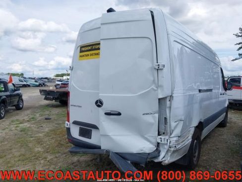 Used 2025 Mercedes-Benz Sprinter 2500 image 2