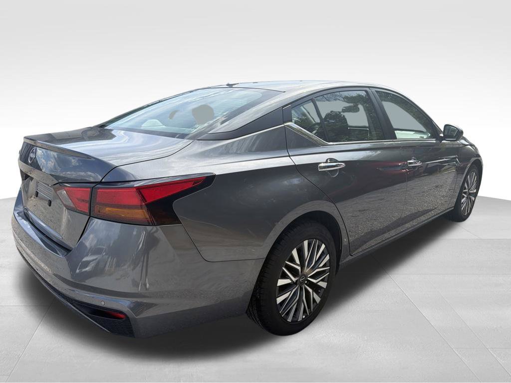 Used 2025 Nissan Altima 2.5 SV FWD image 45