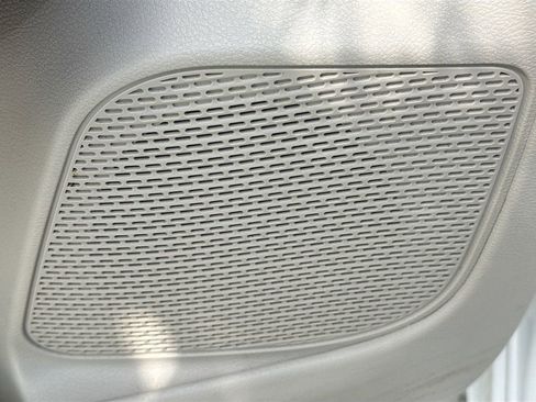 Used 2023 Chrysler Voyager LX image 20