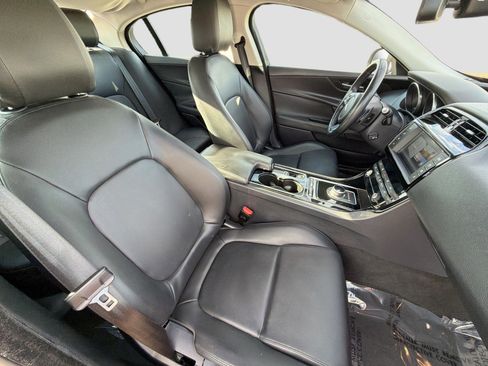 Used 2017 Jaguar XE image 14