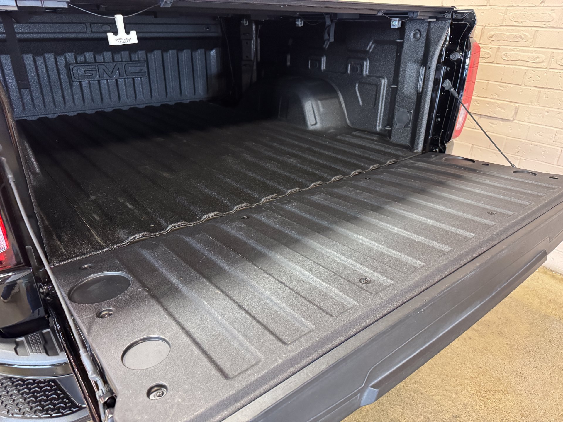 Used 2024 GMC Sierra 1500 Elevation w/ LPO, Elevation Black Package AWD/4WD image 21