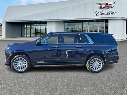 Used 2023 Cadillac Escalade ESV Premium Luxury image 2