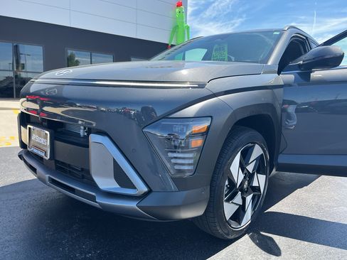 Used 2025 Hyundai Kona Limited AWD/4WD image 11