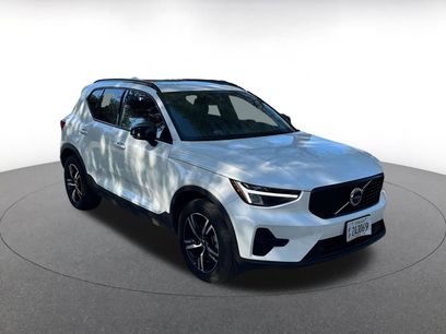 Used 2024 Volvo XC40 B5 Core