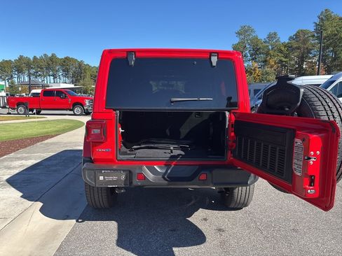 Used 2021 Jeep Wrangler Unlimited Sahara w/ Cold Weather Group image 15