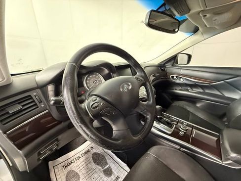 Used 2011 INFINITI M37 X w/ Premium Pkg image 7