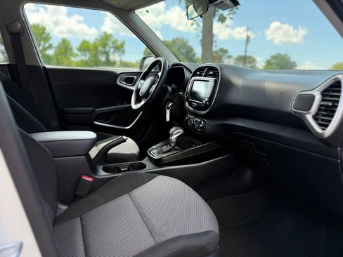 Used 2024 Kia Soul LX w/ Option Group 015 FWD image 12