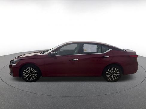 Used 2025 Nissan Altima 2.5 SV FWD image 9