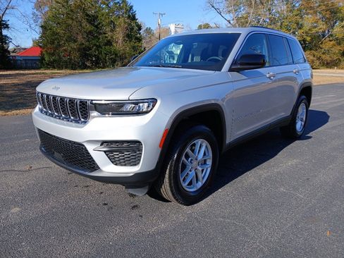 New 2025 Jeep Grand Cherokee Laredo X image 12