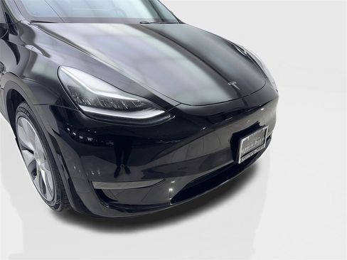 Used 2021 Tesla Model Y Long Range image 17
