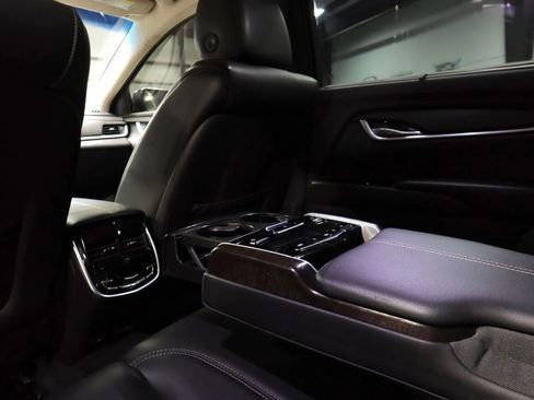 Used 2018 Cadillac XTS w/ Rear Seat Comfort Package image 33