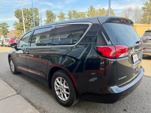 Used 2023 Chrysler Voyager LX FWD image 5