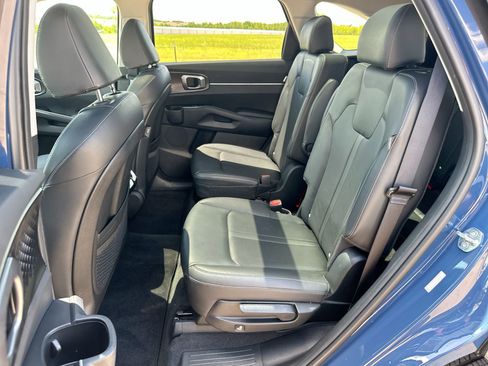 Used 2025 Kia Sorento EX w/ Panoramic Sunroof Package image 23