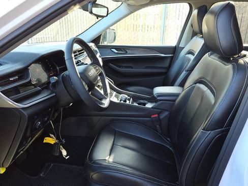 Used 2023 Jeep Grand Cherokee 4WD 4xe image 7