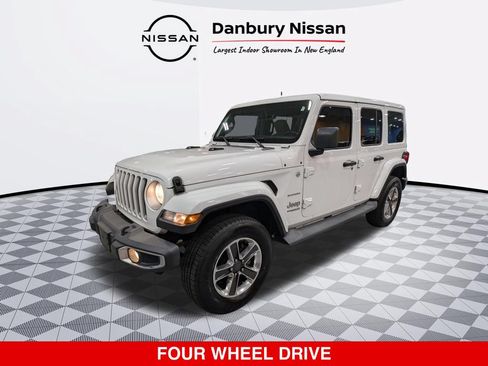 Used 2018 Jeep Wrangler Unlimited Sahara AWD/4WD image 8