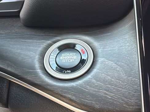 New 2025 Jeep Grand Cherokee Limited w/ Luxury Tech Group II image 32