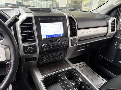 Used 2020 Ford F250 Lariat w/ Lariat Value Package AWD/4WD image 17