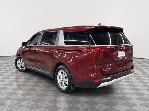 Used 2024 Kia Carnival LX image 4