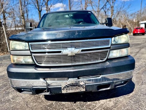 Used 2007 Chevrolet Silverado 2500 LT w/ Heavy-Duty Power Package image 8