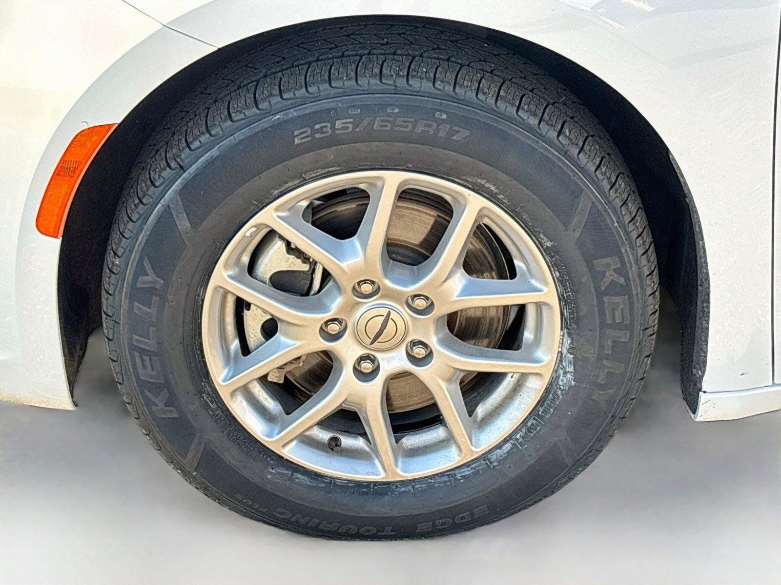 Certified 2025 Chrysler Pacifica Select FWD image 30