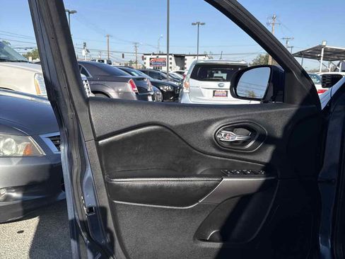 Used 2020 Jeep Cherokee Latitude image 6