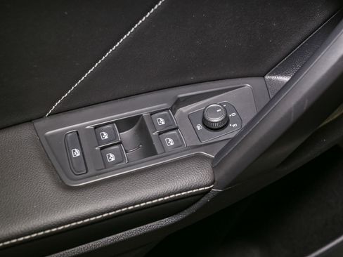 Used 2022 Volkswagen Tiguan SE image 42