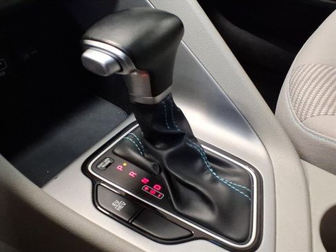 Used 2018 Kia Niro LX image 16