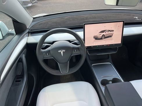 Used 2022 Tesla Model Y Long Range image 20