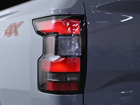 Used 2023 Nissan Frontier PRO-4X w/ Technology Package AWD/4WD image 8