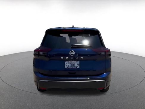 Used 2025 Nissan Rogue SV FWD image 12