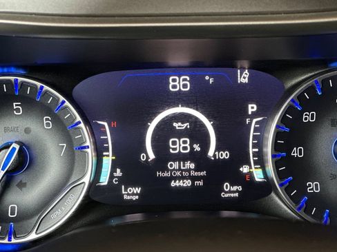 Used 2023 Chrysler Pacifica Touring-L FWD image 36