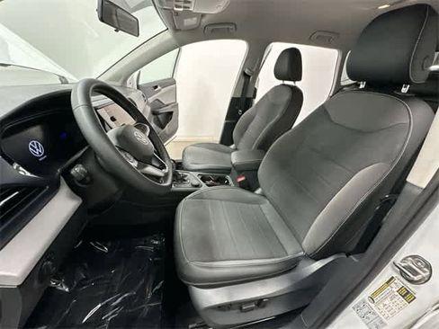 Certified 2022 Volkswagen Taos SE image 17
